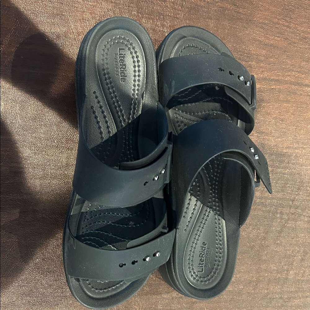Women’s Crocs platform Slides